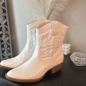 Free People Never Worn- Women's White Cowboy Ankle Boots